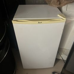 Avanti  Compact Refrigerator