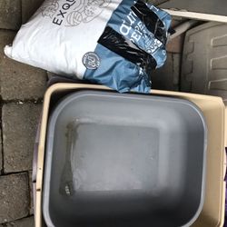 Cats Litter , Different  Sizes , Different  Colors With Litter Products , Natural Earth Friendly 