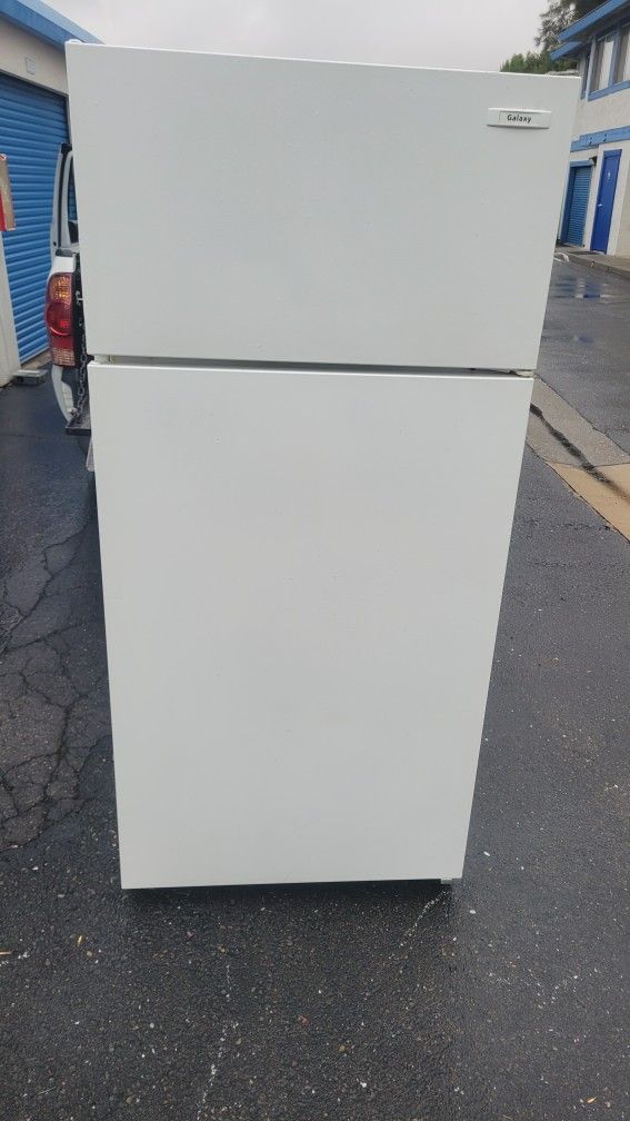 REFRIGERATOR 30" REFRIGERATOR WORKS GREAT CAN DELIVER