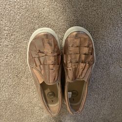 Like New Youth size 4 Rose Gold slip on. 