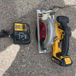 circular saw baterie and charger 