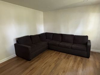 Sectional with pullout bed
