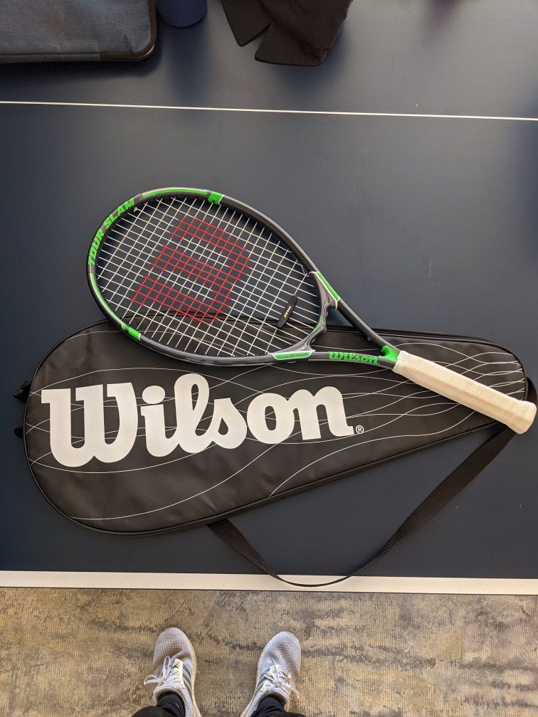 Wilson Adult Tennis Racket 4-1/2 & Bag
