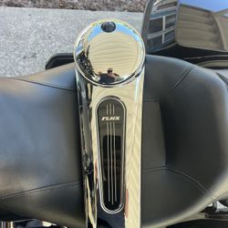 2010 Street Glide FLHX Tank Topper 
