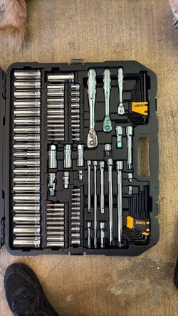DEWALT Mechanics Socket Set with Case