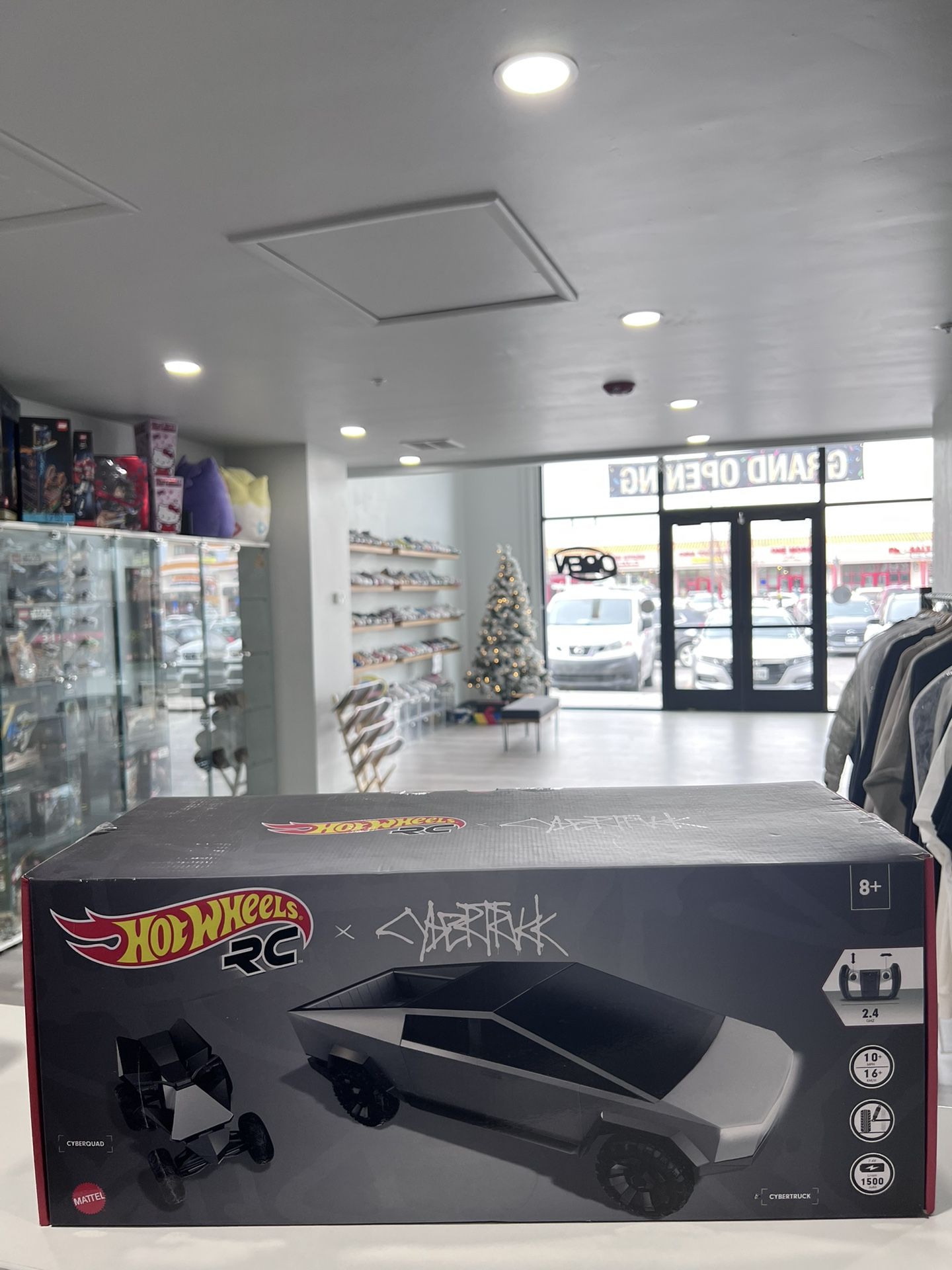 Brand new Hot Wheels x Tesla Cybertruck 1:10 Scale RC Car (2021 Version w/ Cyberquad)