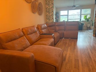 Rooms to go Modular Power Reclining Sectional Sofa with Console