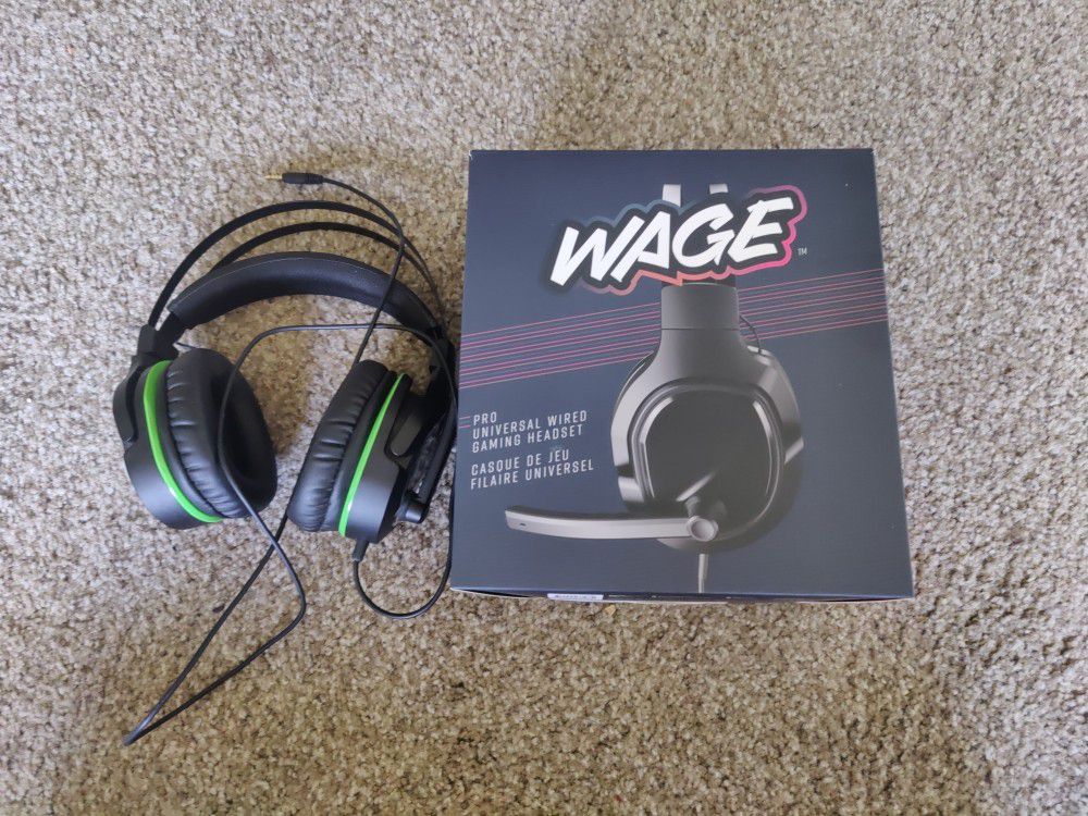 Gaming Headset with mic (like new) - Need to go ASAP