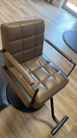 Salon chair