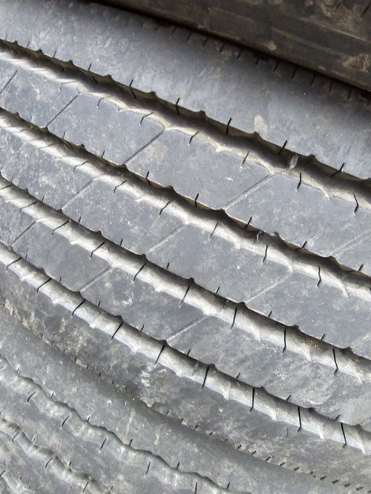 255 70 22.5 Used trailer tires
