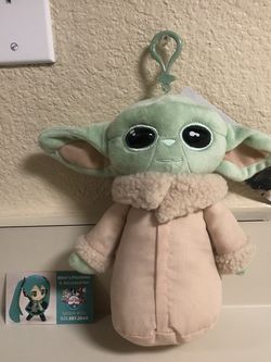 BABY YODA KEYCHAIN PLUSHIE