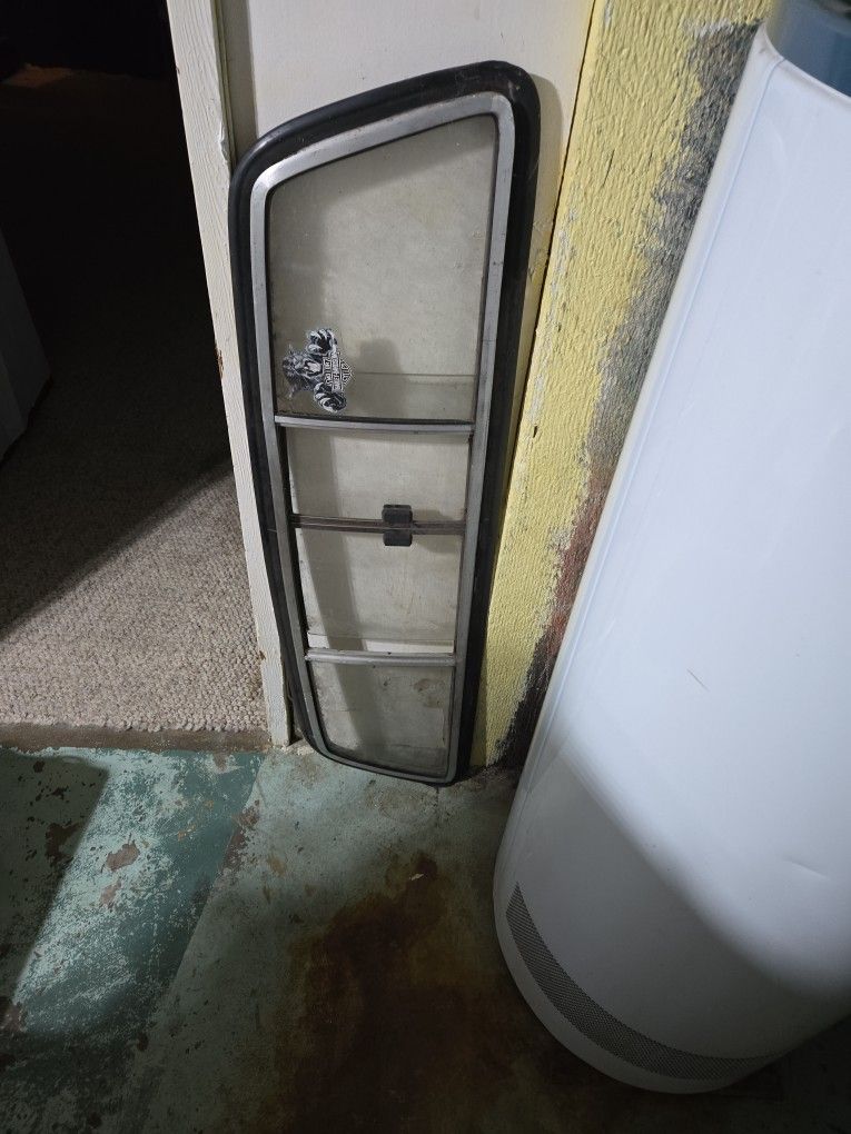 1985 Toyota Pickup Back Window/frame/slider