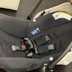 Nuna car seat with base the lightest model