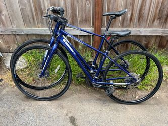 2 Diamondback Insight 2 Disc bike