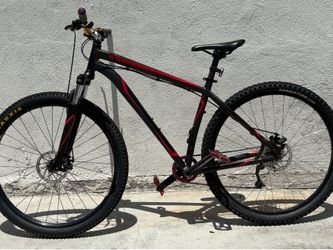 Specialized Hardrock MTB (Large) – 1x Drivetrain + Premium Upgrades (Price negociable)