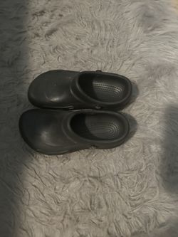 Crocs size 6