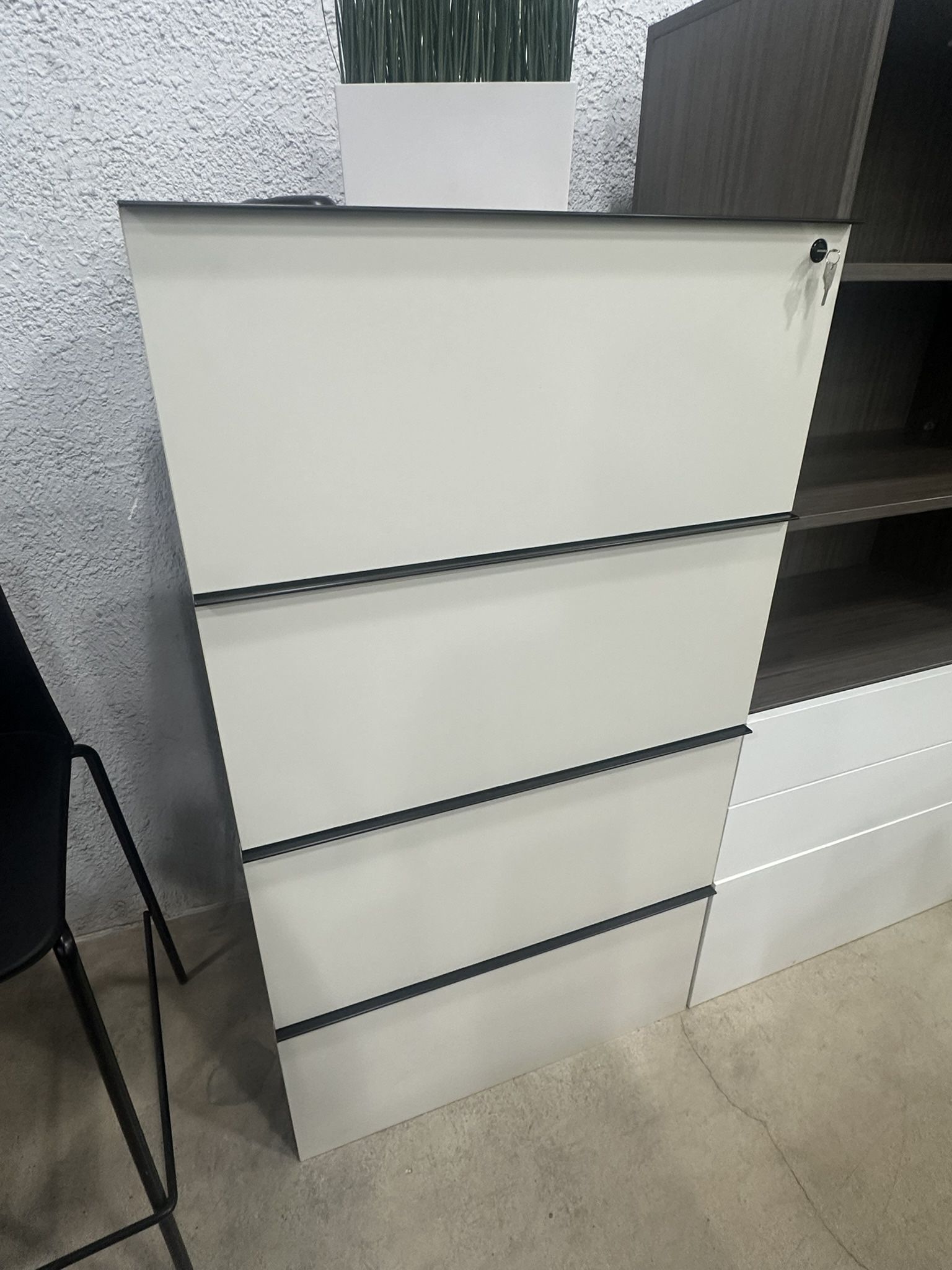 4-Drawer Filing Cabinet 