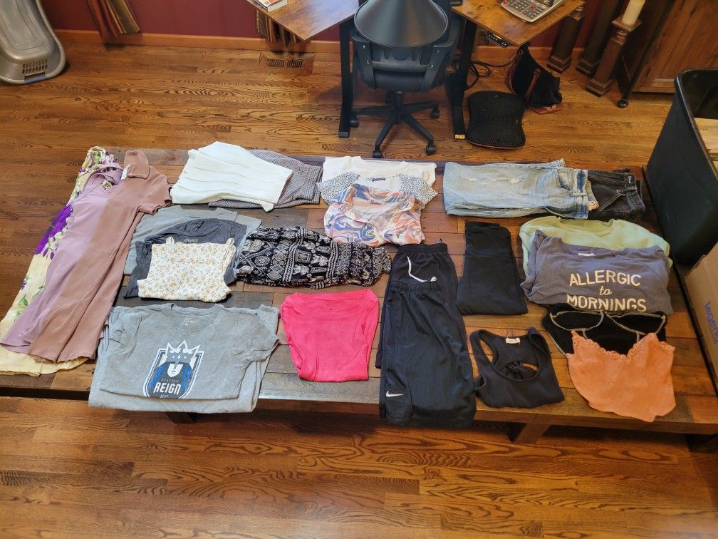14yo Girl Teen Clothing Lot - 25 Pieces