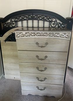 5-Drawer Chest and Matching Queen Headboard/Footboard Set