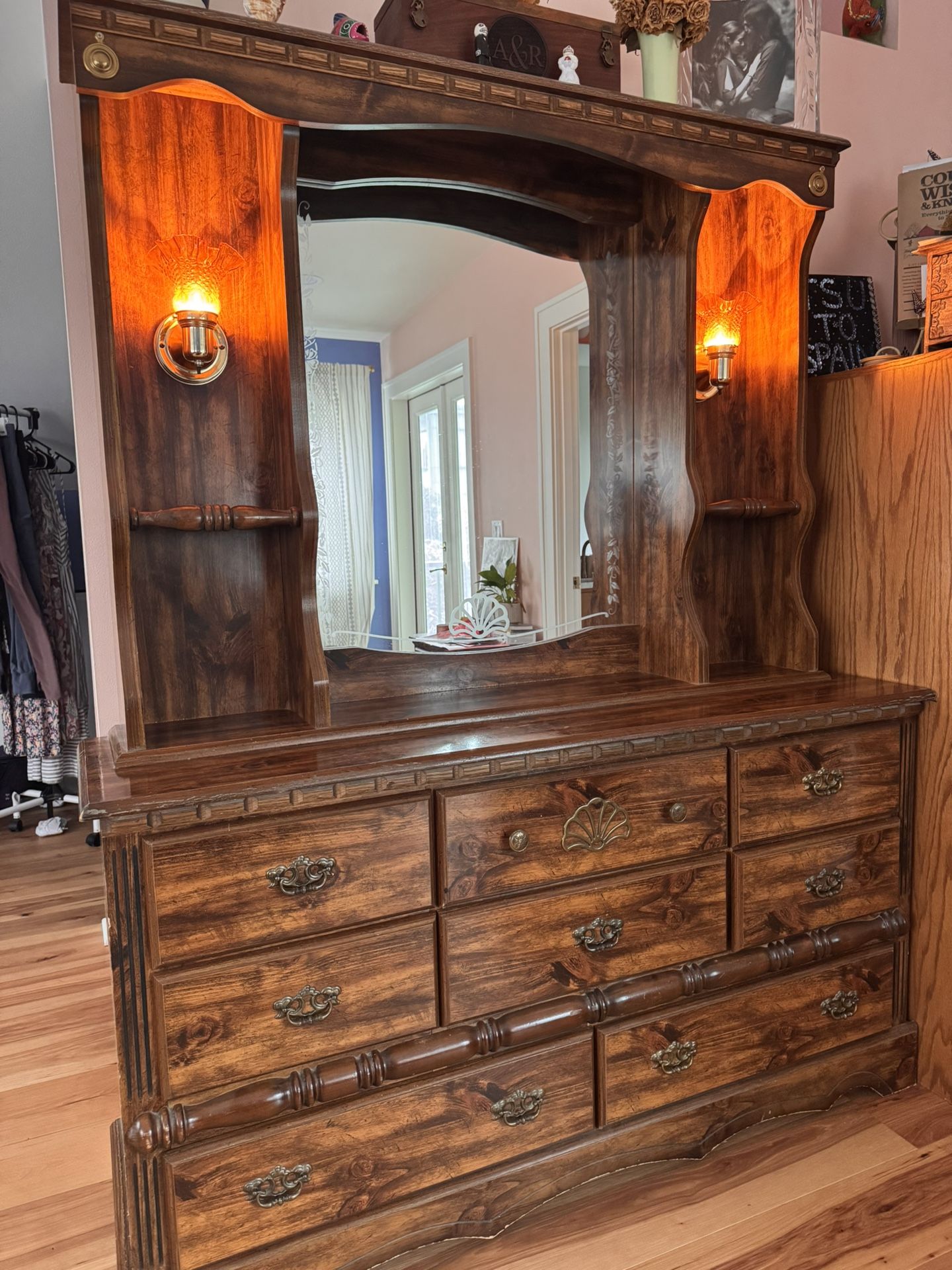 Dresser With Detachable Mirror