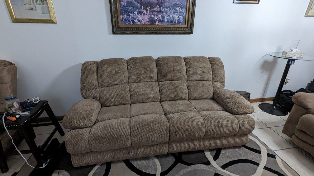 Recliner Chairs/Sofa