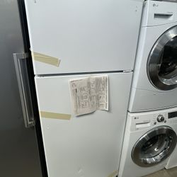 New Apartment Size Top and Bottom Fridge 