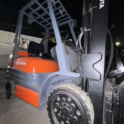 TOYOTA forklift EXCELLENT CONDITION 