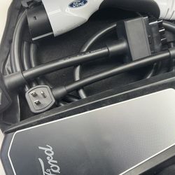 AUTOMOTIVE battery  Charger Ford (305)