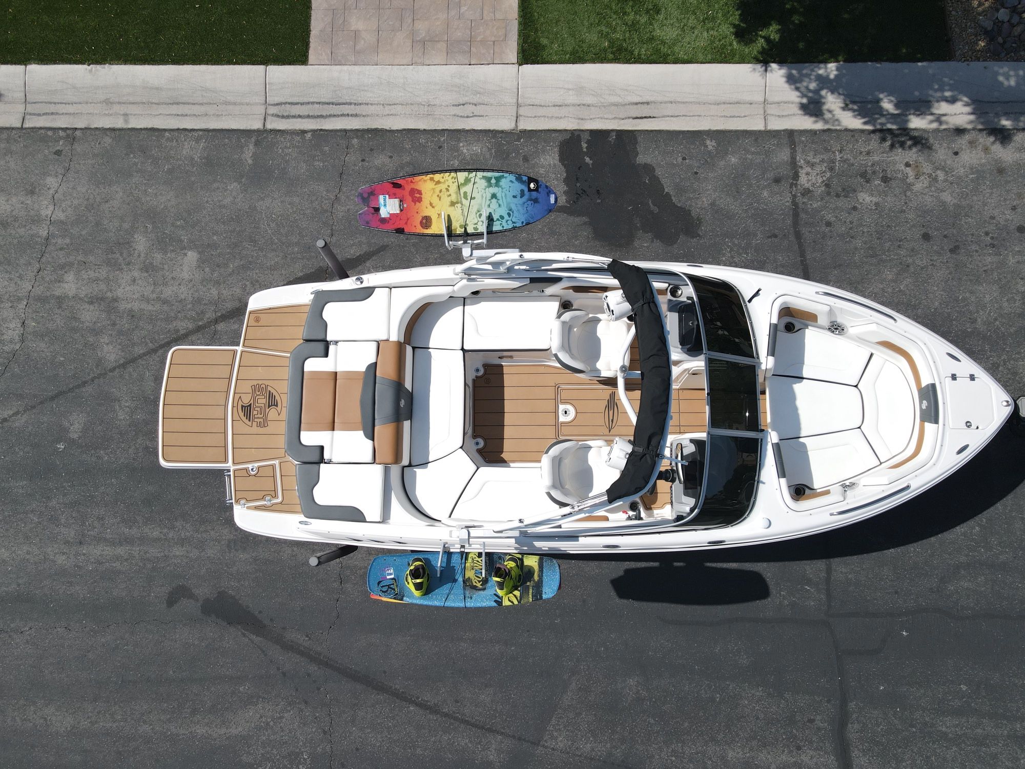 2024 Chaparral Surf 23