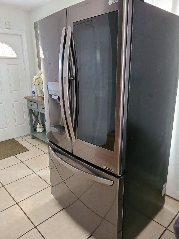 SELLING FOR PARTS PICK UP ONLY!!! LG LFXS26596D