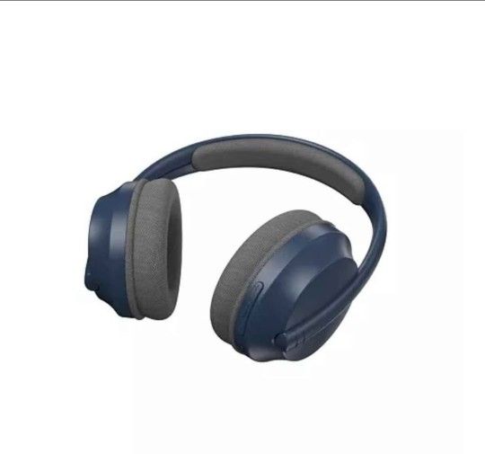 Sleek Wireless Noise Isolating Headphones