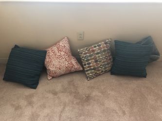 Pillows (Furniture)