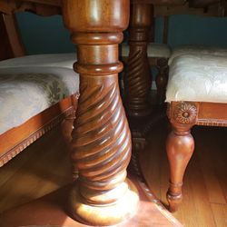 Dinning Table 2 Additional Leaves 8 Chairs