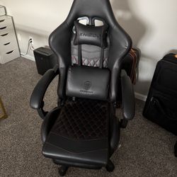 Gaming Chair - Excellent Condition 
