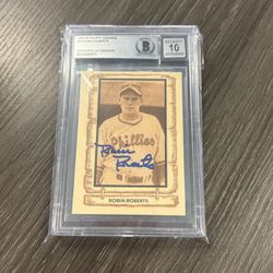 Robin Roberts Signed and graded