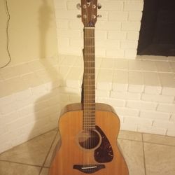 Yamaha Acoustic Guitar w/ gig bag, strap, and picks