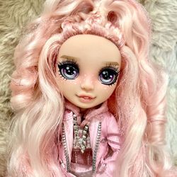 Rainbow High Winter Wonderland Bella - Pink 11” Fashion Doll with Magic Snow, Snowman Kit. New in box. She is absolutely beautiful and radiates in a p