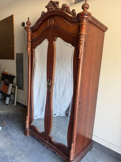 Solid Wood Pulaski Furniture Armoire/Wardrobe