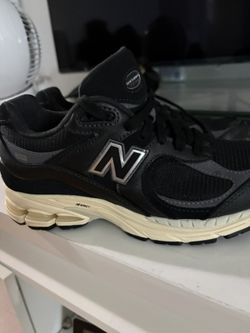 New Balance 2002r