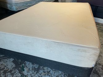Queen Tempurpedic mattress