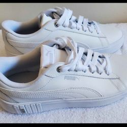 Womans Puma white sneakers New size 10