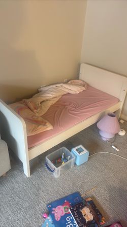 Toddler Bed with mattress and bedding