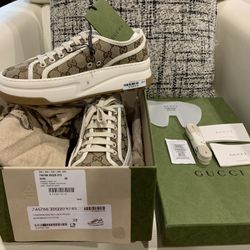 GUCCI WOMEN'S GG SNEAKER