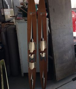Vintage caprice water skis