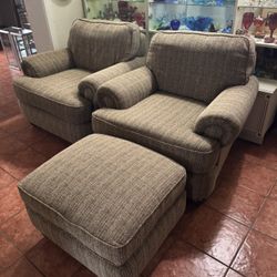 Ser Of 2 Oversized Chairs And Ottoman