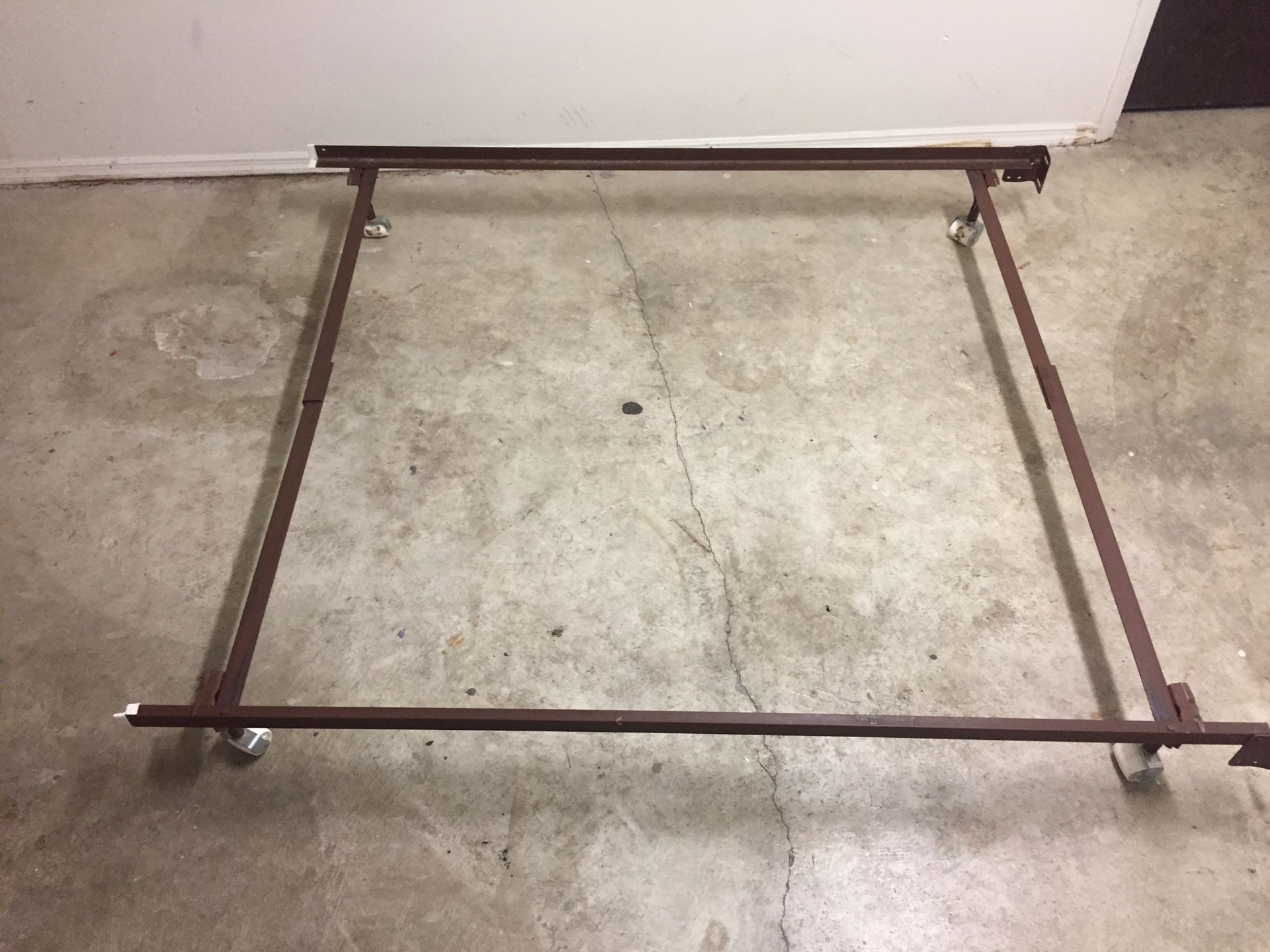 Metal bed frame