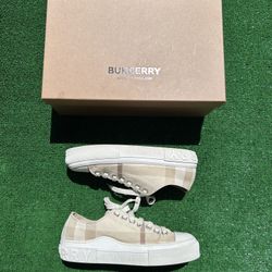 Burberry Plaid Sneakers (8M can fit 8.5M)