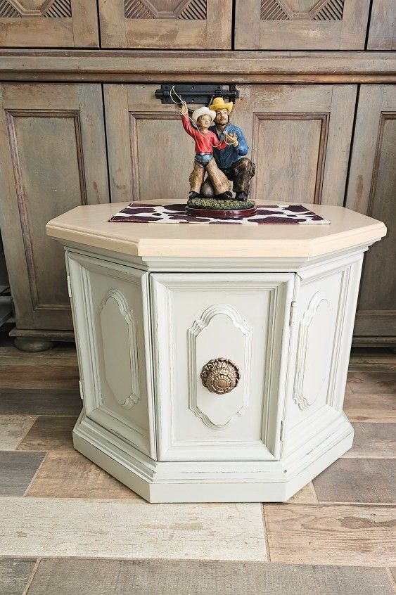 Vintage Solid Woid/heavy End Table