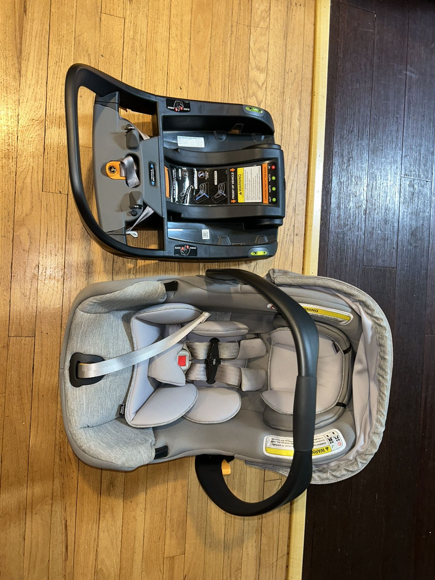 CHICCO KEYFIT 35 WITH 2 CAR SEAT BASES 