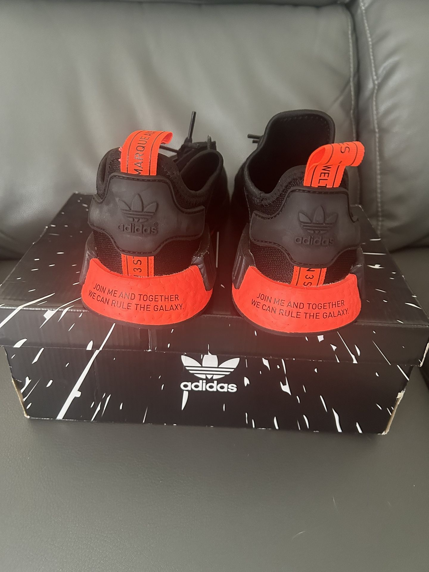 ADIDAS NMD R1 Darth Vader Size